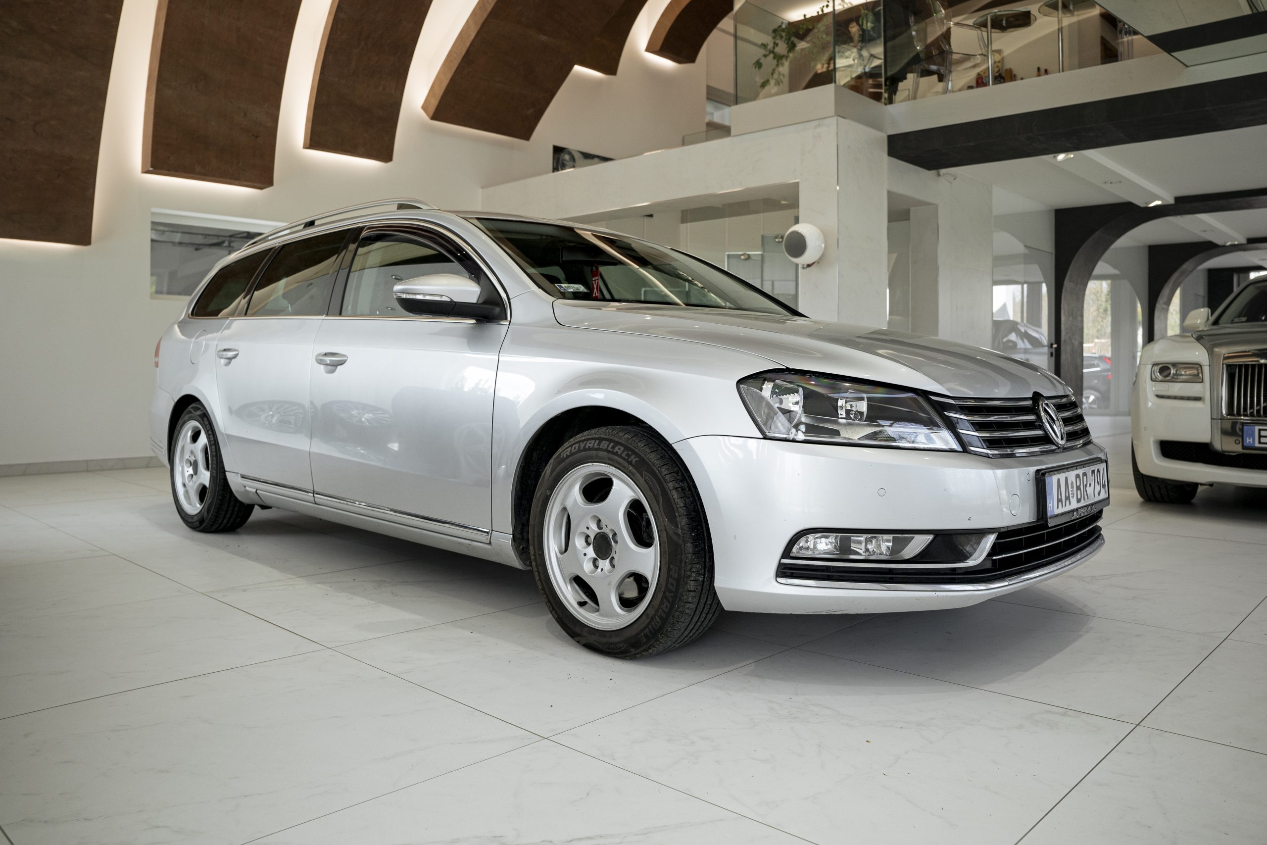 Erhard_Palace_Passat_3