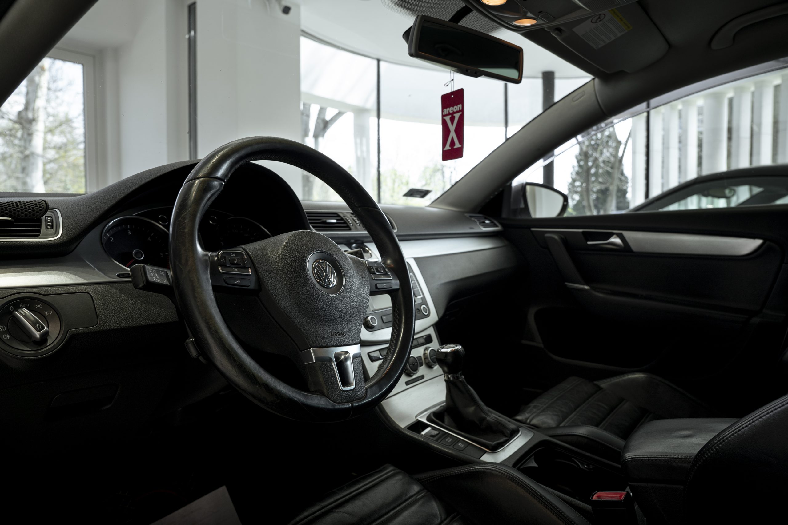 Erhard_Palace_Passat_7